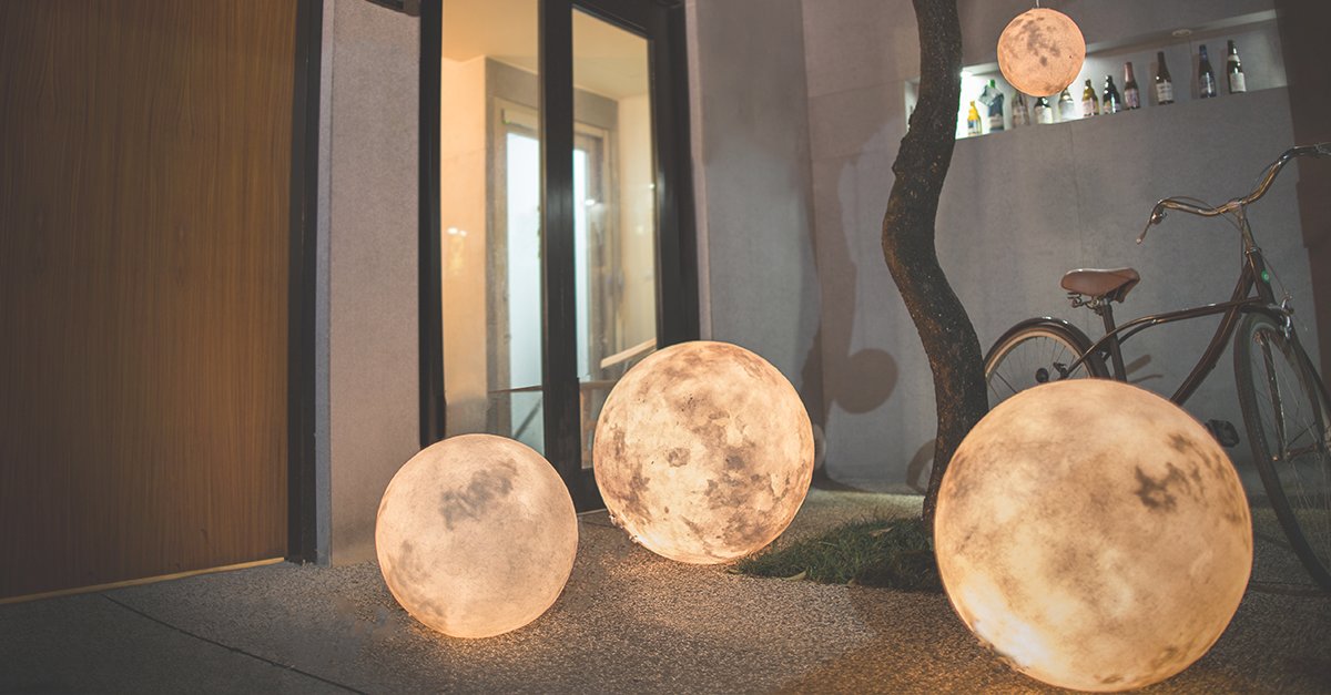 Read more about the article Full Moon Lamp: Your Kid (and Everyone) Will Love It!