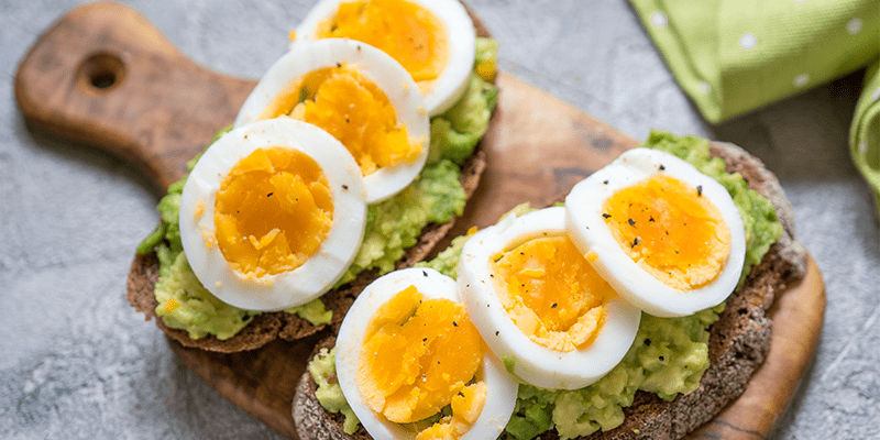Avocado toast with boiled egg, great example of a healthy breakfast, from lernin blog