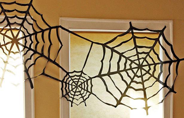 DIY spider webs from DIY Hallween Decoration Ideas, lernin blog